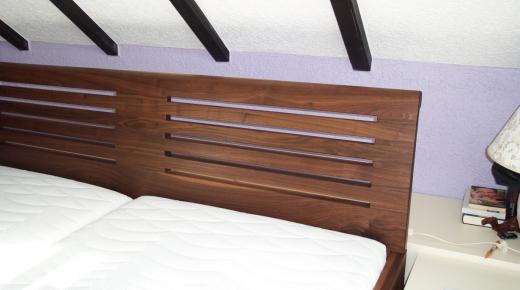 Doppelbett aus Holz