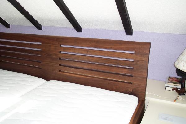 Doppelbett aus Holz